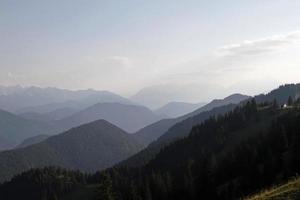 olhando sobre os alpes europeus perto de bad toz, alemanha foto