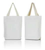 bolsa de tecido branco sobre fundo branco foto