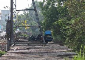 torre no canteiro de obras de estrada foto