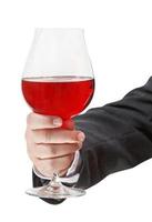 vista frontal do copo de vinho tinto na mão masculina foto
