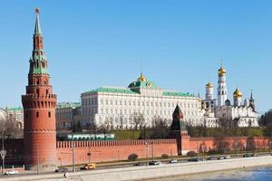 parede do kremlin, torres, palácio, catedrais em moscou foto