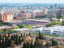 paisagem urbana de barcelona com estádio camp nou foto