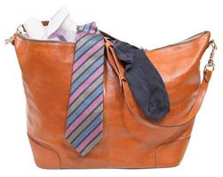 bolsa de couro masculina com camisa, gravata, meia isolada foto