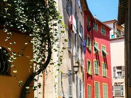 pitorescas casas urbanas na cidade velha de nice foto