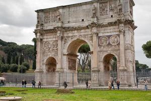 arco de constantino em roma foto