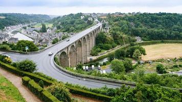 panorama da cidade de dinan de jardin anglais foto