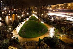 praça du vert-galant em paris foto