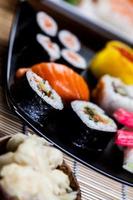conceito de frutos do mar decorativos com sushi japonês