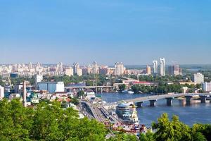 kiev paisagem urbana e rio dnieper foto