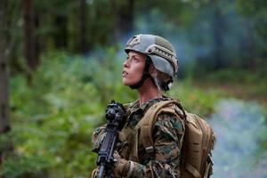 soldados militares em campo foto