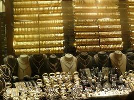 vitrine de joias no grande bazar de istambul foto
