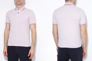 maquete de camisetas masculinas de dois lados. modelo de design. maquete foto