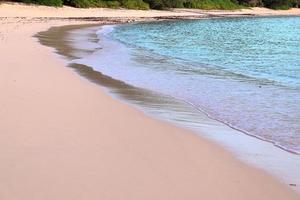 ondas deslumbrantes do oceano índico nas praias da ilha paradisíaca seychelles foto