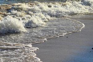 ondas deslumbrantes do oceano índico nas praias da ilha paradisíaca seychelles foto