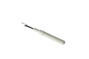 Seam Ripper é uma ferramenta para a conveniência de cortar o fio isolado no fundo branco incluído caminho de recorte. foto