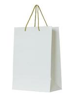 saco de papel branco isolado em branco com traçado de recorte foto