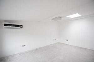 interior do canteiro de obras com drywall branco foto