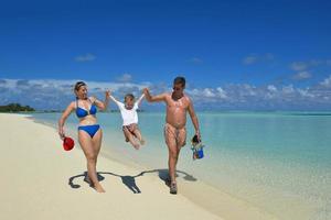 família feliz de férias foto