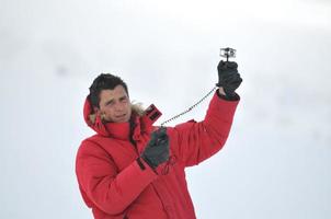 tempo meteo homem medir a velocidade do vento foto