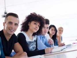 alunos estudo em grupo foto