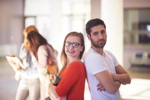 casal de estudantes juntos foto