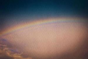 arco-íris nas nuvens foto