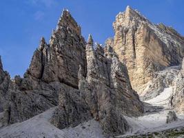 panorama de montanhas de dolomitas tofane foto