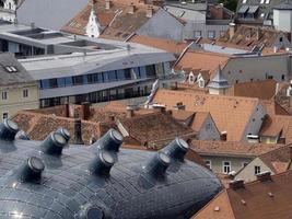 kunsthaus graz amigável alienígena graz áustria telhados detalhe edifício moderno foto