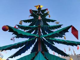 menton, frança - 11 de dezembro de 2021 - vila do papai noel aberta para o natal foto