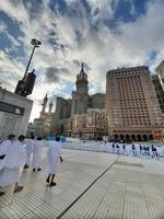 makkah, arábia saudita, 2021 - bela vista da torre do relógio real de makkah