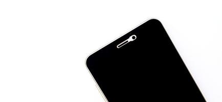 exibição frontal da tela preta do dispositivo smartphone. um design de visão corporal de meio smartphone. adequado para publicidade, promoção, agência de tecnologia, pôster, pano de fundo, etc. foto