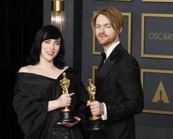 los angeles, 27 de março - billie eilish, finneas oconnell nos 94th academy awards no dolby theater em 27 de março de 2022 em los angeles, ca foto