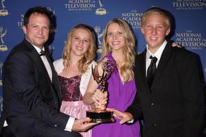 los angeles, 20 de junho - scott martin, samantha martin, lauralee bell, christian martin nos 2014 creative daytime emmy awards no westin bonaventure em 20 de junho de 2014 em los angeles, ca foto