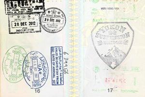 visto de passaporte de diferentes destinos foto