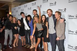 los angeles, 17 de janeiro - elenco de mixologia no grupo de televisão disney-abc 2014 winter press tour party chega ao langham huntington em 17 de janeiro de 2014 em pasadena, ca foto