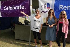 los angeles, 30 de julho - nancy grahn, lisa locicero, julie marie berman no 2nd anual american cancer society s hollywood relay for life em 30 de julho de 2011 em los angeles, ca foto