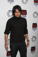 los angeles, 12 de abril - vik sahay chega à televisão Warner Brothers - lançamento fora da caixa no paley center for media em 12 de abril de 2012 em beverly hills, ca foto