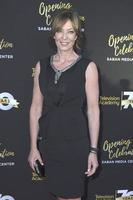 los angeles, 2 de junho - allison janney na gala do 70º aniversário da television academy no saban theatre em 2 de junho de 2016 em north hollywood, ca foto