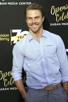 los angeles, 2 de junho - derek hough na gala do 70º aniversário da television academy no saban theatre em 2 de junho de 2016 em north hollywood, ca foto