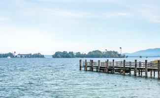 cais para navio para o palácio herrenchiemsee foto