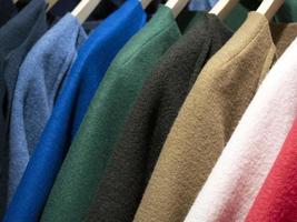 roupas de camisa de moda de lã de cores diferentes foto