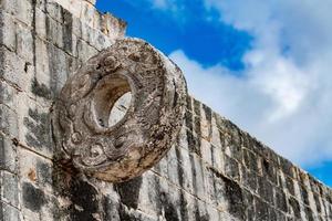 chichen itza méxico vista detalhe da pirâmide foto