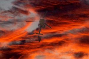 helicóptero apagou um incêndio foto