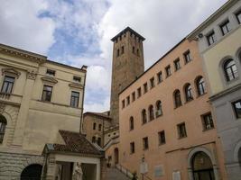 edifício medieval da prefeitura de padova foto