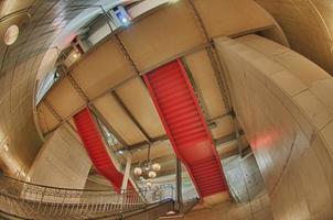 interior subterrâneo do metrô de paris com efeito olho de peixe e hdr foto