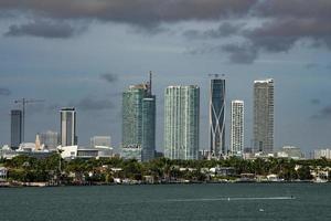 pôr do sol miami vista panorâmica do centro da cidade foto