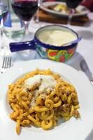 cavatappi de massa fresca à bolonhesa foto