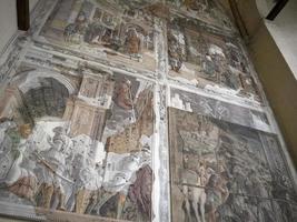 padova, itália - 23 de abril de 2022 - igreja eremitani em padova restauradas pinturas mantegna foto