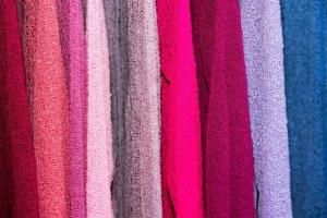 tecido de seda de cores diferentes foto