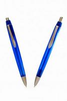 duas canetas azuis foto